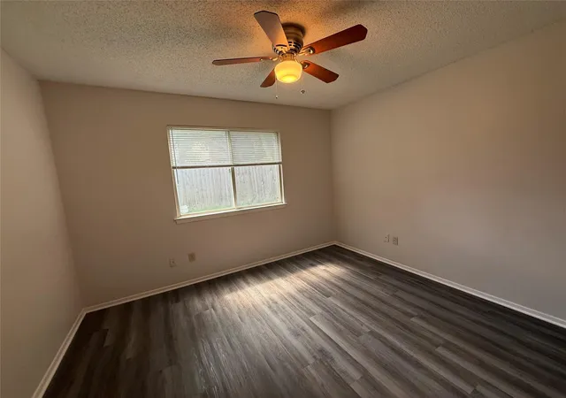 Listing Photo 5 - Condo for sale in building located at 416 Greenlawn Blvd, Round Rock, TX 78664