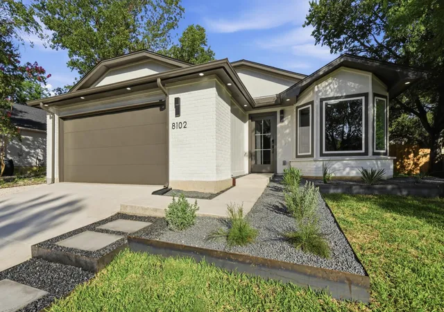 Photo 2 of Single family home for sale at 8102 Fort Sumter Rd, Austin, TX 78745 | MLS# 5030135 | Listing updated on 2026-10-18