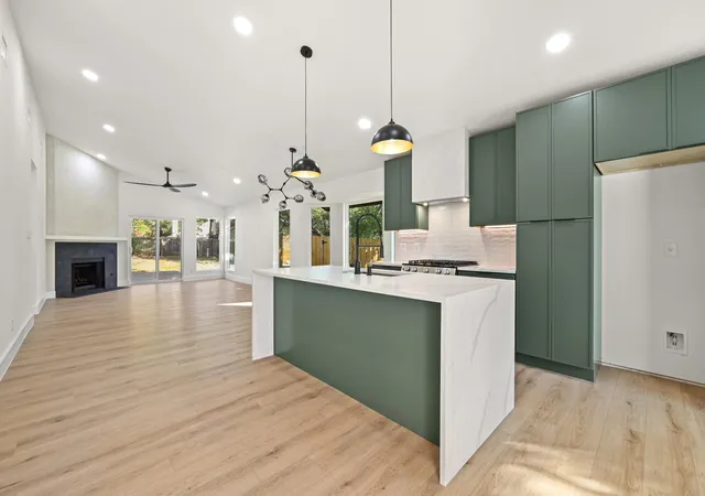 Photo 4 of Single family home for sale at 8102 Fort Sumter Rd, Austin, TX 78745 | MLS# 5030135 | Listing updated on 2026-10-18