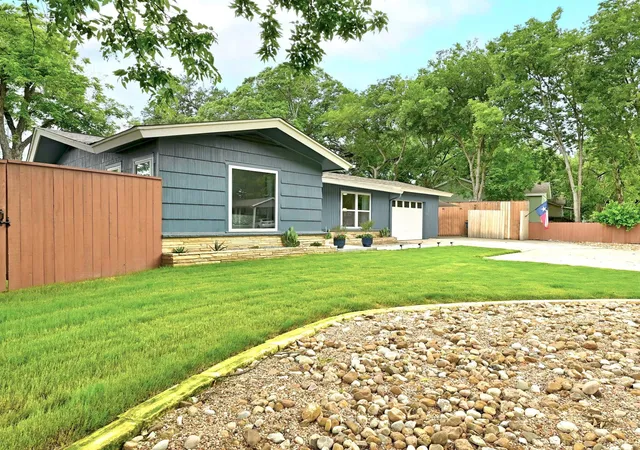 Photo 2 of Single family home for sale at 5700 Ave G, Austin, TX 78752 | MLS# 7984570 | Listing updated on 2026-09-22