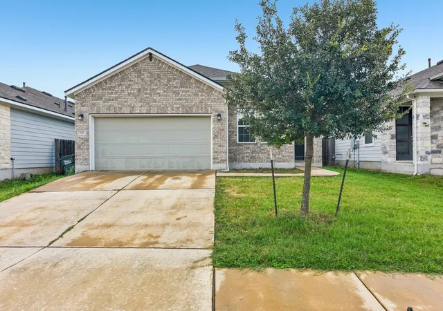 Photo 2 of Single family home for sale at 128 Lacey Oak Loop, San Marcos, TX 78666 | MLS# 1720447 | Listing updated on 2026-10-05