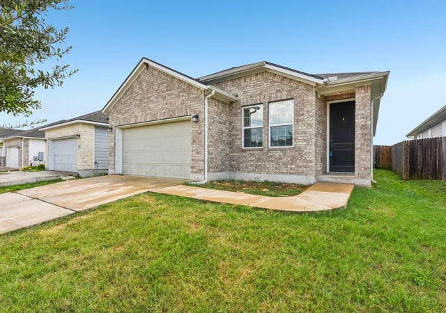 Photo 3 of Single family home for sale at 128 Lacey Oak Loop, San Marcos, TX 78666 | MLS# 1720447 | Listing updated on 2026-10-05