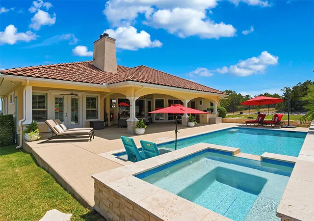 Photo 2 of Single family home for sale at 324 Valley Ldg, New Braunfels, TX 78132 | MLS# 5476560 | Listing updated on 2026-09-15