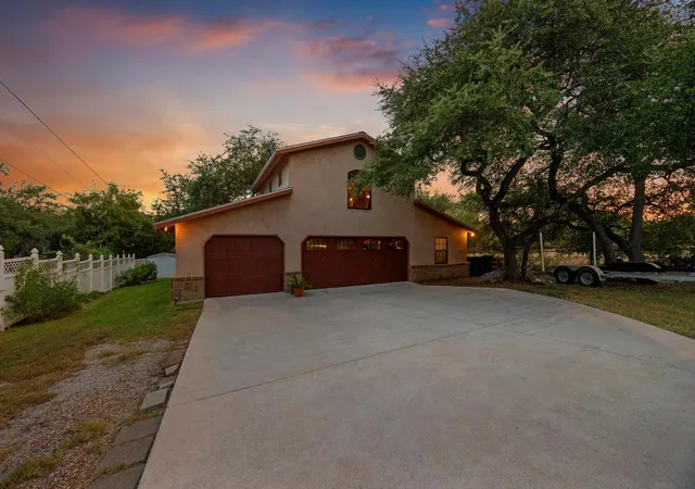 Photo 39 of Single family home for sale at 707 Cat Holw Clb Dr, Spicewood, TX 78669 | MLS# 9256963 | Listing updated on 2026-10-05