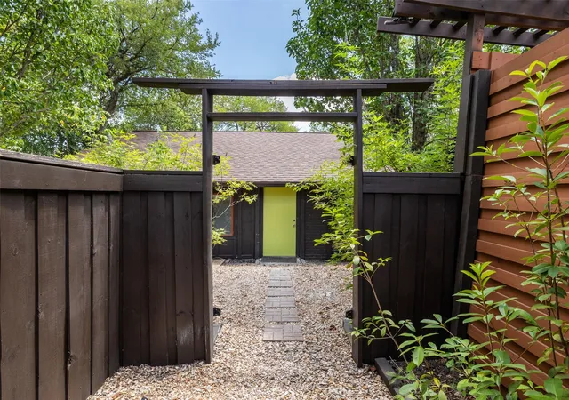Photo 2 of Sale Pending at 6413 Auburn Dr, Austin, TX 78723 | MLS# 3681483 | Listing updated on 2026-10-08