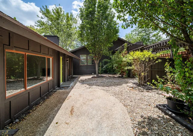 Photo 3 of Sale Pending at 6413 Auburn Dr, Austin, TX 78723 | MLS# 3681483 | Listing updated on 2026-10-08