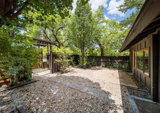 Photo 4 of Sale Pending at 6413 Auburn Dr, Austin, TX 78723 | MLS# 3681483 | Listing updated on 2026-10-08