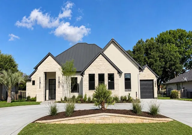 Photo 1 of Single family home for sale at 114 Meadowlakes Dr, Meadowlakes, TX 78654 | MLS# 8302686 | Listing updated on 2026-09-15