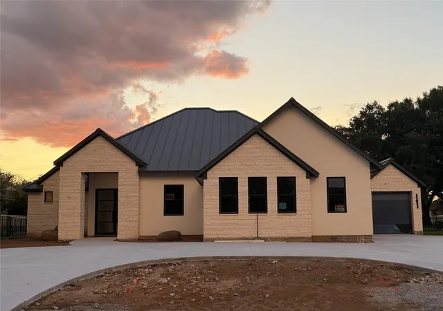 Photo 3 of Single family home for sale at 114 Meadowlakes Dr, Meadowlakes, TX 78654 | MLS# 8302686 | Listing updated on 2026-09-15
