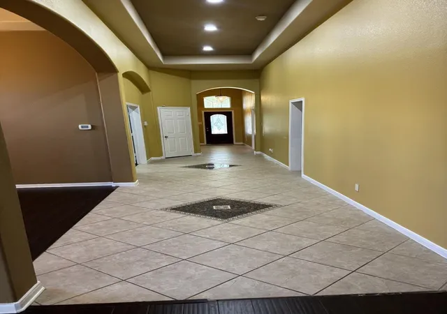 Photo 3 of Single family home for sale at 404 E Nakoma Dr, Hutto, TX 78634 | MLS# 3084258 | Listing updated on 2026-09-20