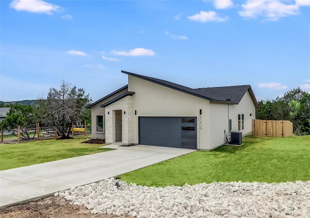 Photo 2 of Single family home for sale at 21415 Highland Lake Dr, Lago Vista, TX 78645 | MLS# 4329221 | Listing updated on 2026-09-13