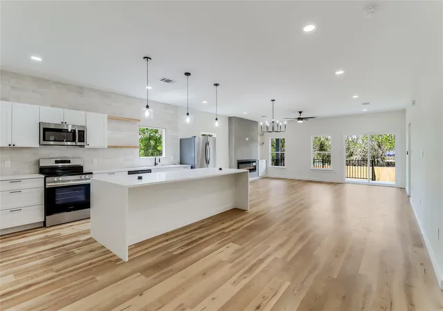 Photo 3 of Single family home for sale at 21415 Highland Lake Dr, Lago Vista, TX 78645 | MLS# 4329221 | Listing updated on 2026-09-13