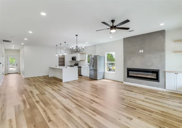 Photo 3 of Single family home for sale at 21415 Highland Lake Dr, Lago Vista, TX 78645 | MLS# 4329221 | Listing updated on 2026-09-13