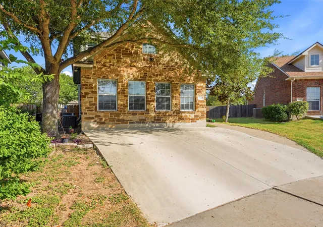 Photo 3 of Single family home for sale at 164 Caddis Cv, Kyle, TX 78640 | MLS# 7621187 | Listing updated on 2026-10-09