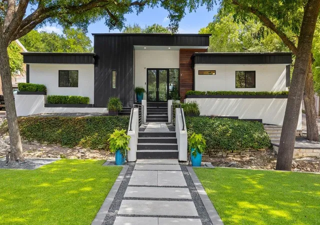 Photo 1 of Single family home for sale at 2909 Hillview Rd, Austin, TX 78703 | MLS# 6011121 | Listing updated on 2026-10-07