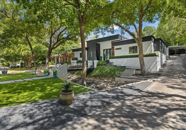 Photo 2 of Single family home for sale at 2909 Hillview Rd, Austin, TX 78703 | MLS# 6011121 | Listing updated on 2026-10-07