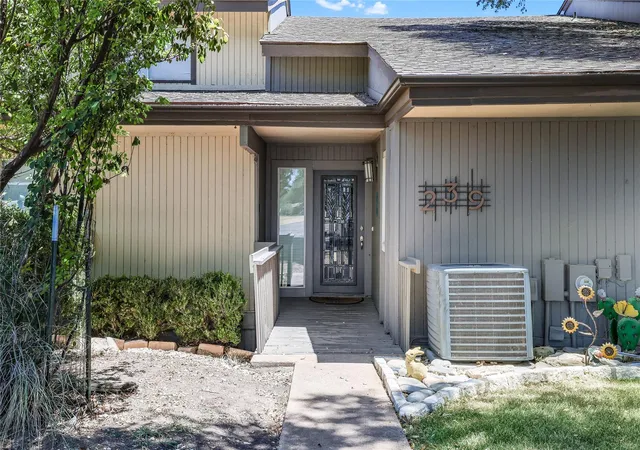 Photo 3 of Townhouse for sale at 239 Venture Blvd S, Point Venture, TX 78645 | MLS# 5402875 | Listing updated on 2026-09-12