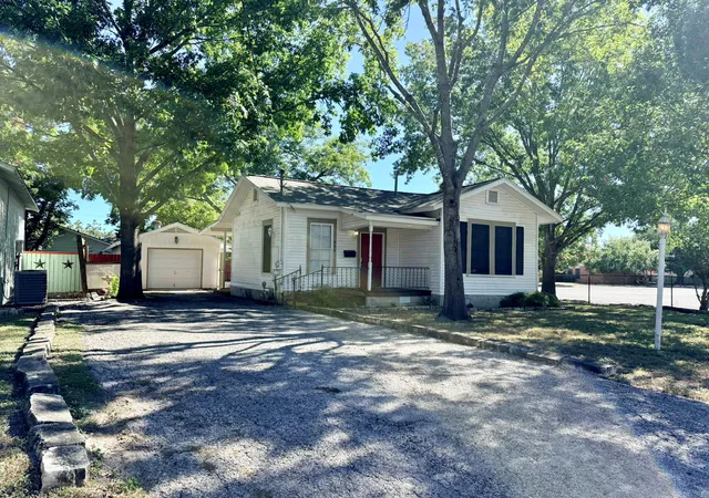Photo 3 of Single family home for sale at 404 Normandy St, Austin, TX 78745 | MLS# 1639685 | Listing updated on 2026-10-24