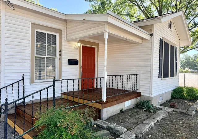 Photo 4 of Single family home for sale at 404 Normandy St, Austin, TX 78745 | MLS# 1639685 | Listing updated on 2026-10-24