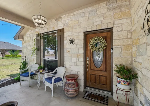 Photo 3 of Single family home for sale at 302 Lone Star Blvd, Hutto, TX 78634 | MLS# 3191924 | Listing updated on 2026-10-06