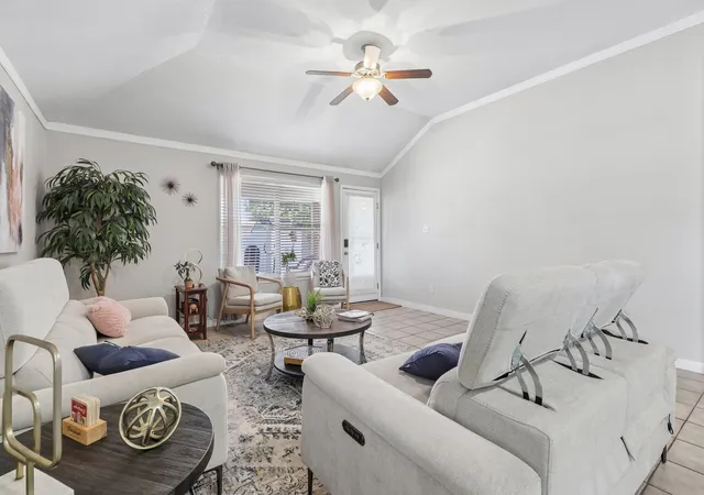 Photo 4 of Single family home for sale at 302 Lone Star Blvd, Hutto, TX 78634 | MLS# 3191924 | Listing updated on 2026-10-06