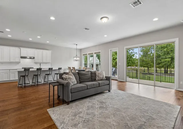 Photo 2 of Single family home for sale at 129 Ridgeview Ct, Georgetown, TX 78628 | MLS# 4103619 | Listing updated on 2026-10-27