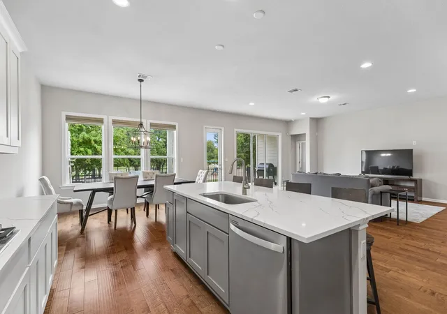 Photo 3 of Single family home for sale at 129 Ridgeview Ct, Georgetown, TX 78628 | MLS# 4103619 | Listing updated on 2026-10-27