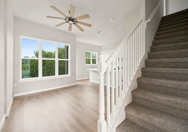 Listing Photo 5 - Condo for sale in building located at 1300 Mckie Dr, Austin, TX 78752 - Unit #33