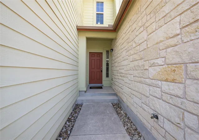 Listing Photo 4 - Condo for sale in building located at 2410 Great Oaks Dr, Round Rock, TX 78681 - Unit #402