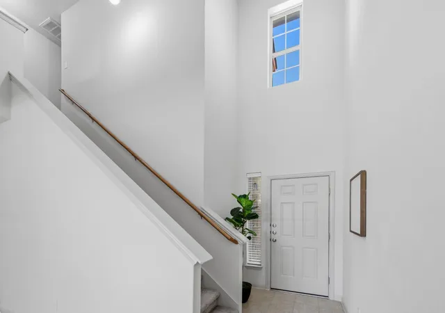 Listing Photo 5 - Condo for sale in building located at 2410 Great Oaks Dr, Round Rock, TX 78681 - Unit #402