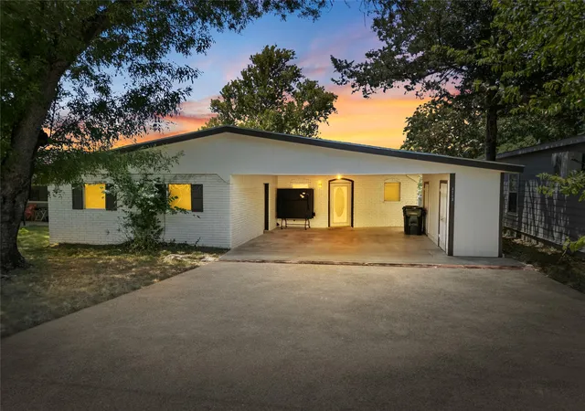 Photo 3 of Single family home for sale at 4718 River Oaks Dr, Kingsland, TX 78639 | MLS# 3138945 | Listing updated on 2026-10-08