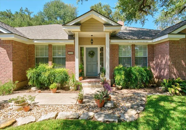 Photo 4 of Single family home for sale at 202 Treetop Wy, Buda, TX 78610 | MLS# 6895833 | Listing updated on 2026-09-13