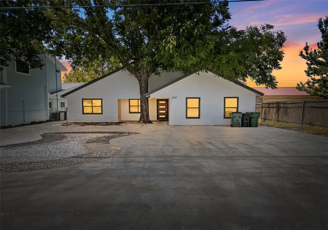 Photo 2 of Single family home for sale at 4652 River Oaks Dr, Kingsland, TX 78639 | MLS# 2016578 | Listing updated on 2026-10-08