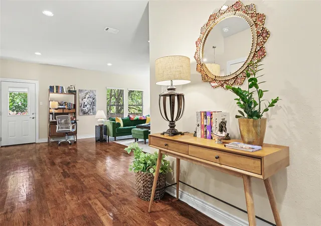 Listing Photo 4 - Condo for sale in building located at 4704 Milburn Ln, Austin, TX 78702 - Unit #A