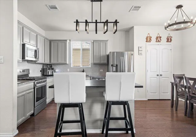 Photo 4 of Single family home for sale at 404 Perryville Loop, Liberty Hill, TX 78642 | MLS# 8525911 | Listing updated on 2026-09-25