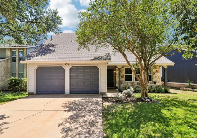 Photo 3 of Single family home for sale at 7703 Copperas Dr, Austin, TX 78749 | MLS# 2616988 | Listing updated on 2026-09-15