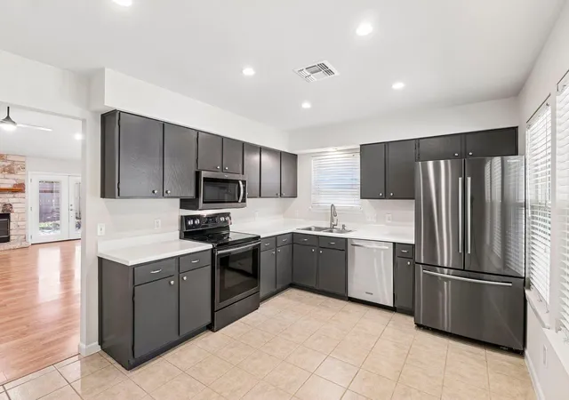 Photo 4 of Single family home for sale at 7703 Copperas Dr, Austin, TX 78749 | MLS# 2616988 | Listing updated on 2026-09-15
