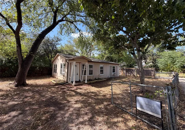 Photo 3 of Single family home for sale at 808 E 46th St #B, Austin, TX 78751 | MLS# 4545087 | Listing updated on 2026-09-15