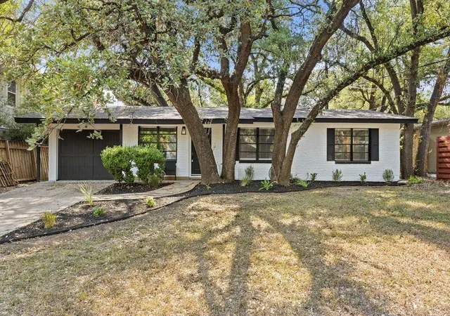 Photo 3 of Single family home for sale at 2411 S 6Th St, Austin, TX 78704 | MLS# 6581549 | Listing updated on 2026-10-03