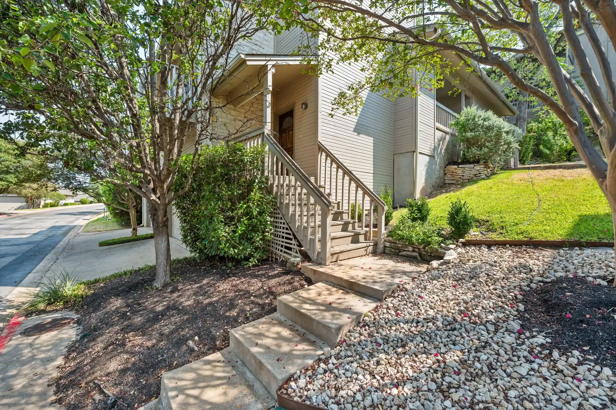Listing Photo 2 - Condo for sale in 5512 Oakwood Cv located at 5512 Oakwood Cv, Austin, TX 78731 - Unit #162
