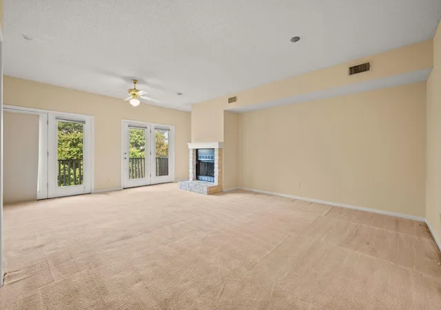 Listing Photo 3 - Condo for sale in building located at 5512 Oakwood Cv, Austin, TX 78731 - Unit #162