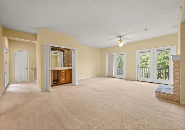 Listing Photo 5 - Condo for sale in building located at 5512 Oakwood Cv, Austin, TX 78731 - Unit #162