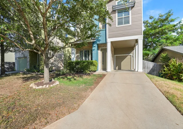 Photo 2 of Single family home for sale at 6712 Blarwood Dr, Austin, TX 78745 | MLS# 9245451 | Listing updated on 2026-09-13