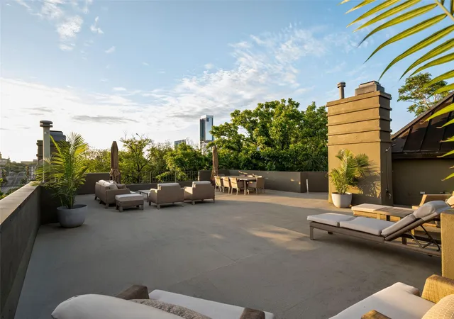 Listing Photo 5 - Condo for sale in building located at 1111 W 12Th St, Austin, TX 78703 - Unit #107