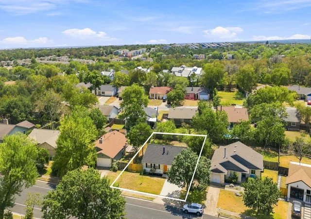 Photo 3 of Single family home for sale at 3211 Plantation Rd, Austin, TX 78745 | MLS# 2787804 | Listing updated on 2026-09-13
