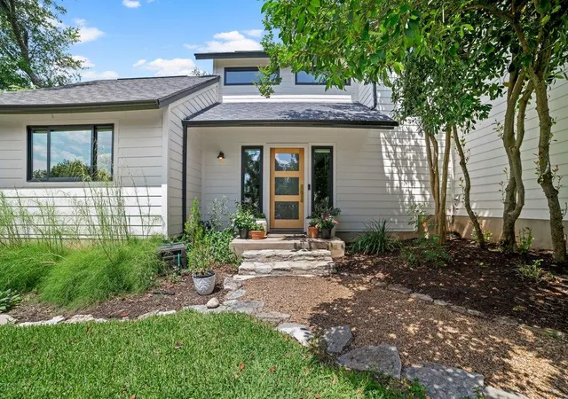 Photo 2 of Single family home for sale at 1117 San Augustine Dr, Austin, TX 78733 | MLS# 2563796 | Listing updated on 2026-09-14
