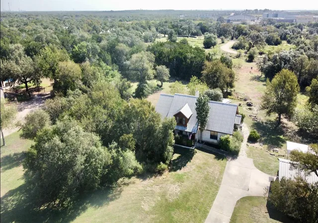 Photo 4 of Single family home for sale at 301 Oak Forest Cv, Buda, TX 78610 | MLS# 7039085 | Listing updated on 2026-10-03