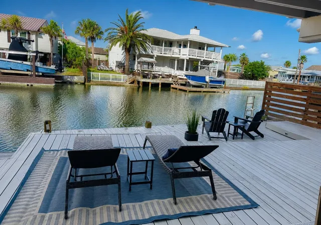 Photo 4 of Sale Pending at 1881 Bay Shore Dr, Rockport, TX 78382 | MLS# 3553537 | Listing updated on 2026-09-14