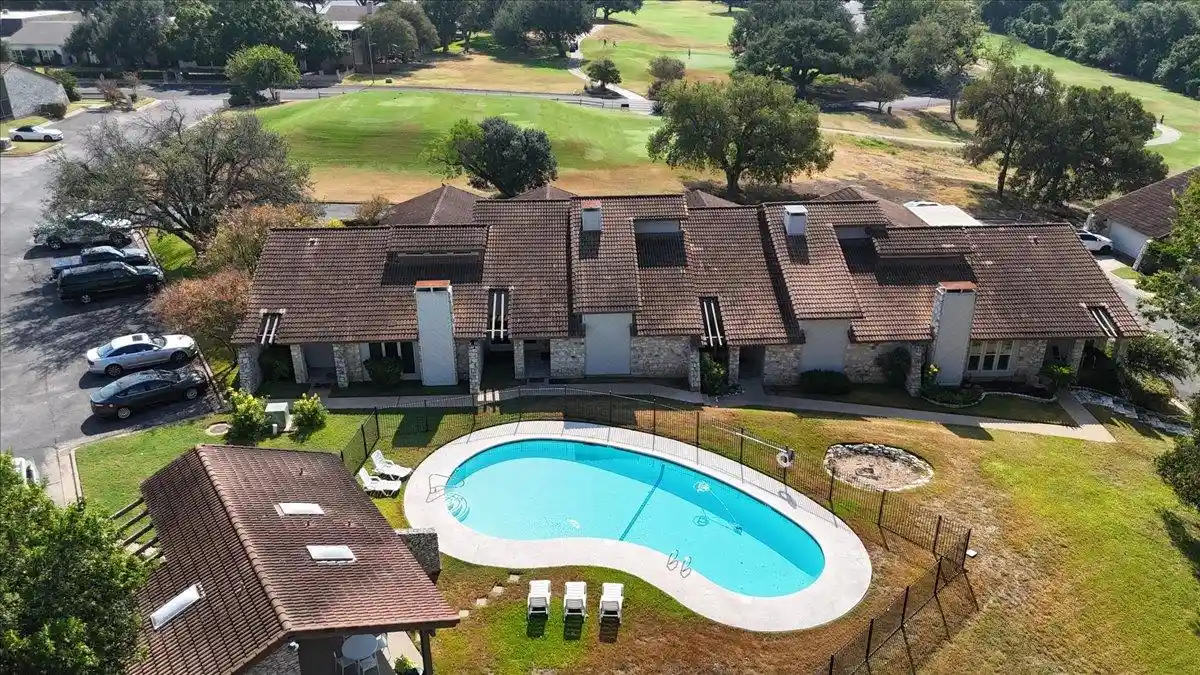 Listing Photo 2 - Condo for sale in 2217 Onion Creek Pkwy located at 2217 Onion Creek Pkwy, Austin, TX 78747 - Unit #121