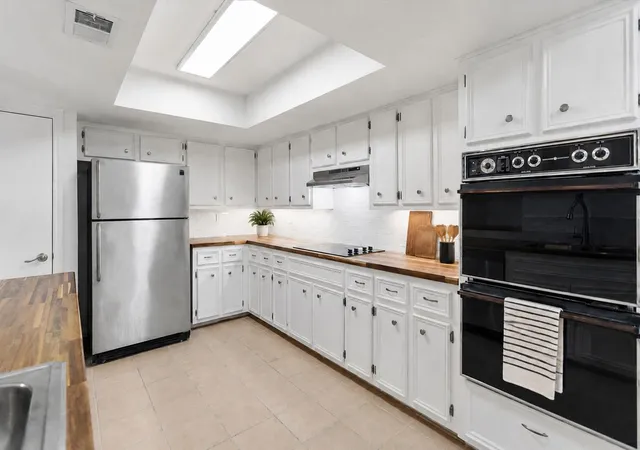 Listing Photo 4 - Condo for sale in building located at 2217 Onion Creek Pkwy, Austin, TX 78747 - Unit #121